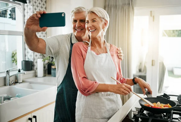 Thriving After 60: The Ultimate Guide to Healthy Aging & Vibrant Living for Seniors